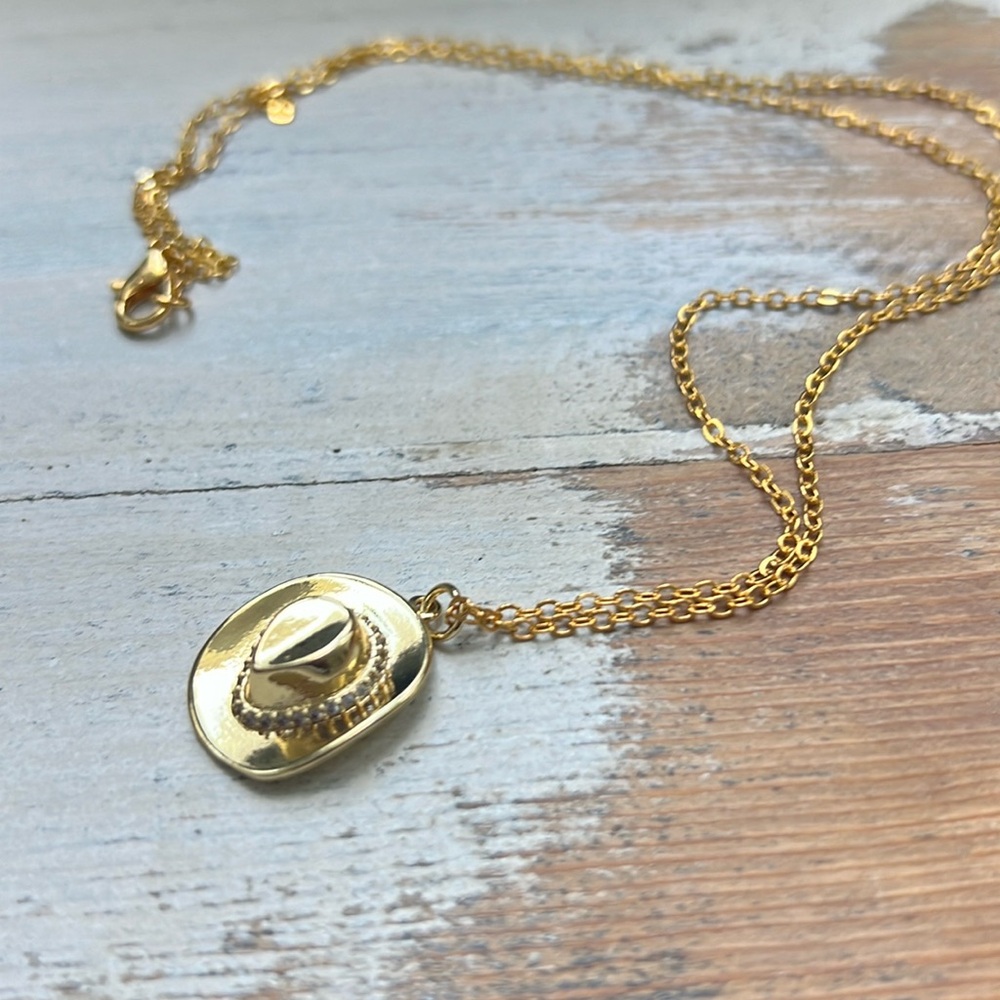 Gold plated cowgirl hat pendant & necklace NIB